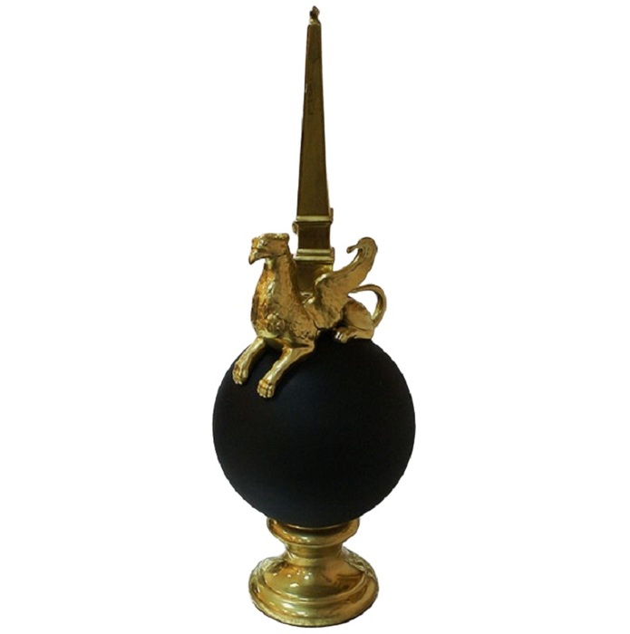 Статуэтка "Гриффон сидящий на шаре" черный матовый с золотой отделкой